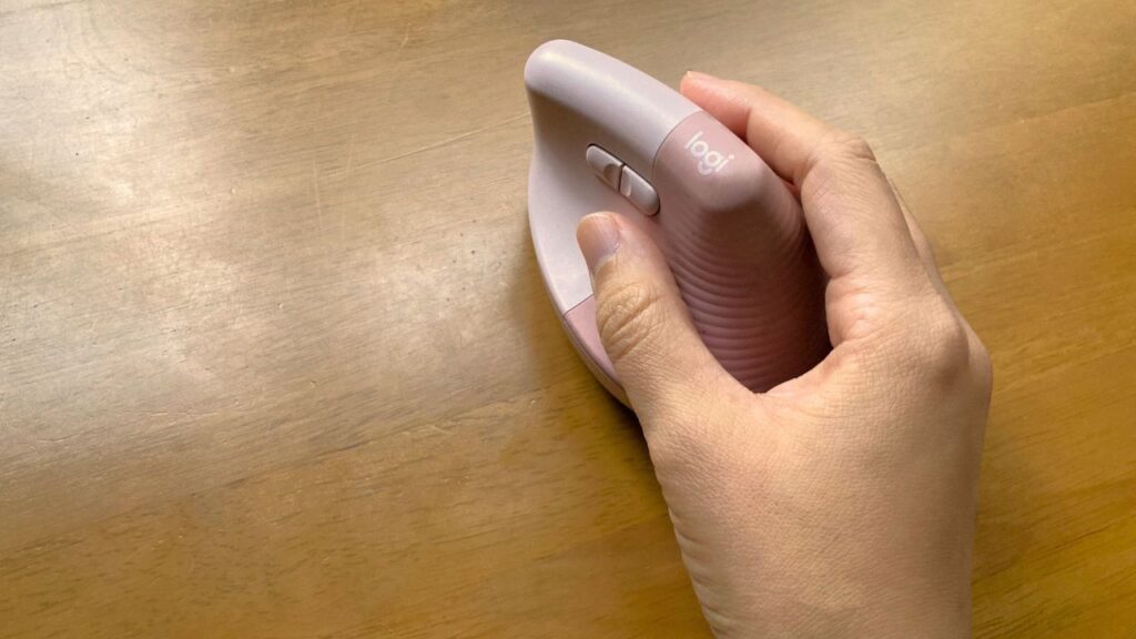 Webライターが愛用中!ロジクールの縦型マウス
